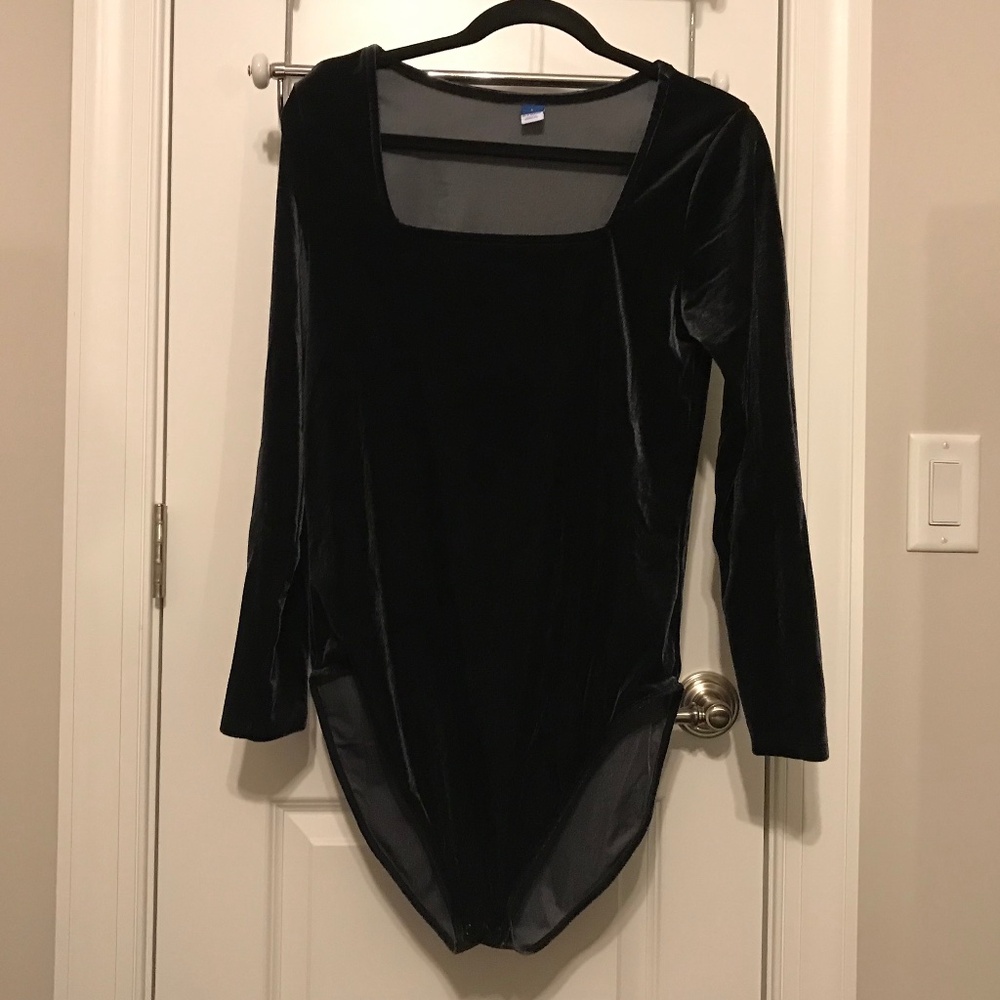 Old Navy long sleeve square neck black velvet bodysuit (L)